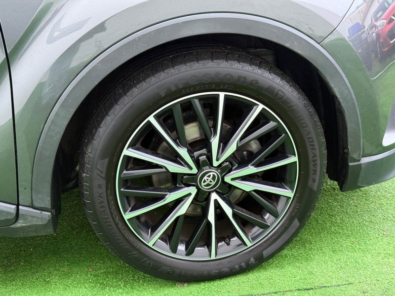 TOYOTA C-HR 122H DYNAMIC 2WD E-CVT RC18 hybride GARANTIE 12 MOIS 