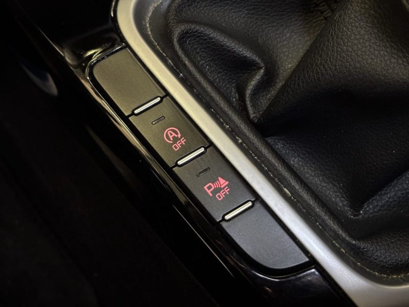 KIA CEED 3 1.6 CRDI - 16V TURBO CARPLAY / LINE ASSIST /  CLIMATISATION BI-ZONE