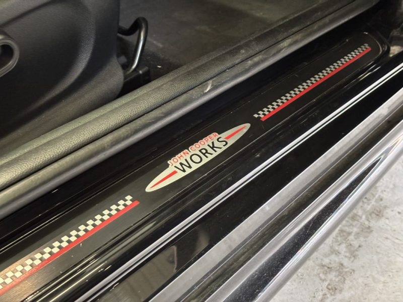 MINI MINI III JOHN COOPER WORKS 231CH EXCLUSIVE TOIT OUVRANT PANORAMIQUE / CARPLAY / CAMÉRA DE RECUL