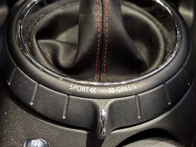 MINI MINI III JOHN COOPER WORKS 231CH EXCLUSIVE TOIT OUVRANT PANORAMIQUE / CARPLAY / CAMÉRA DE RECUL