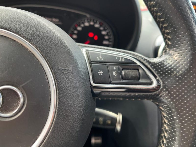 AUDI A1 1.6 TDI 105CH FAP S-LINE