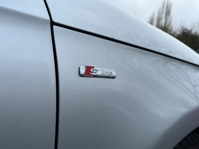 AUDI A1 1.6 TDI 105CH FAP S-LINE