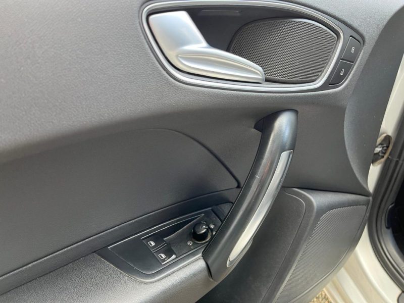 AUDI A1 1.6 TDI 105CH FAP S-LINE