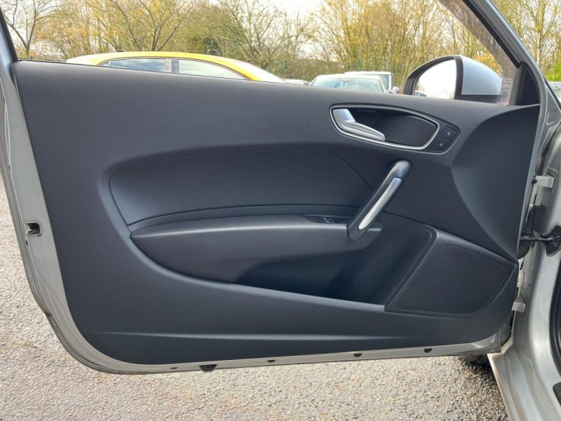 AUDI A1 1.6 TDI 105CH FAP S-LINE