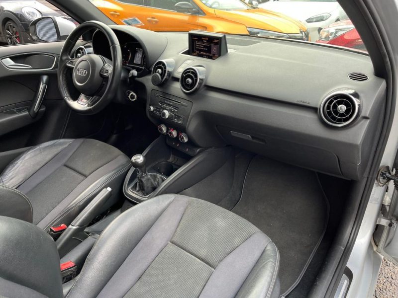 AUDI A1 1.6 TDI 105CH FAP S-LINE