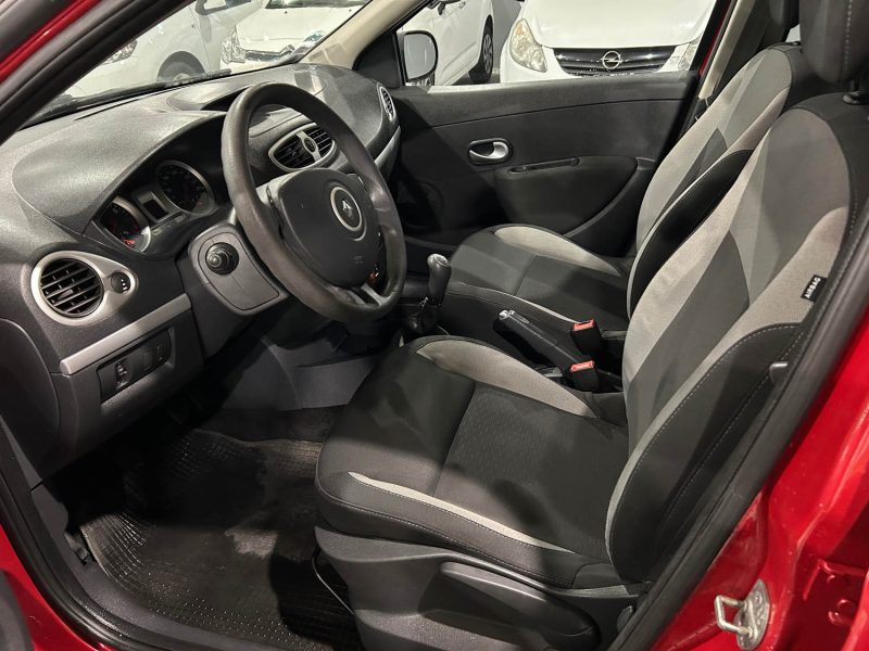 RENAULT CLIO III 1.2 75CH  