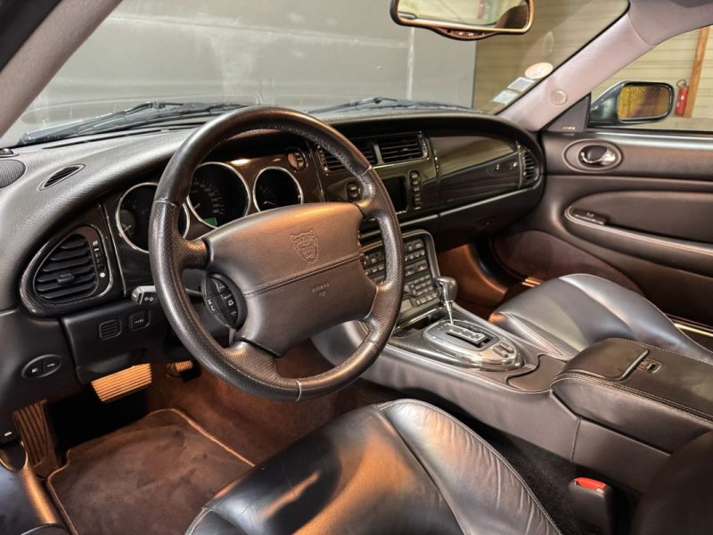 JAGUAR XK8 COUPE 4.2 305 BVA SPIRIT OF LEGENDS PACK CARBON 2005