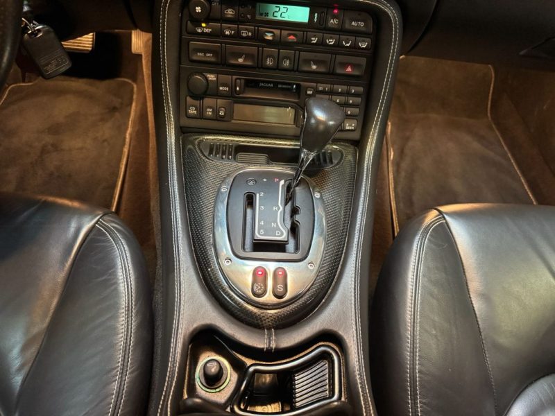 JAGUAR XK8 COUPE 4.2 305 BVA SPIRIT OF LEGENDS PACK CARBON 2005