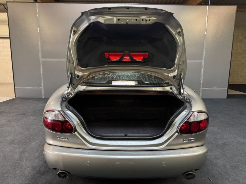 JAGUAR XK8 COUPE 4.2 305 BVA SPIRIT OF LEGENDS PACK CARBON 2005