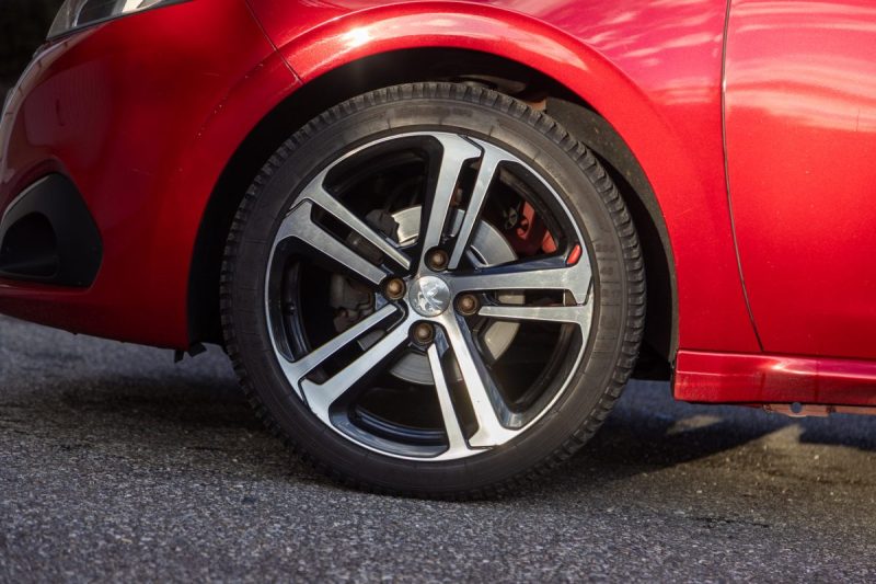 PEUGEOT 208 1.6 HDi 120cv GT Line ✨ Attelage - 6 vitesses - Car Play - Garantie 12 mois incluse