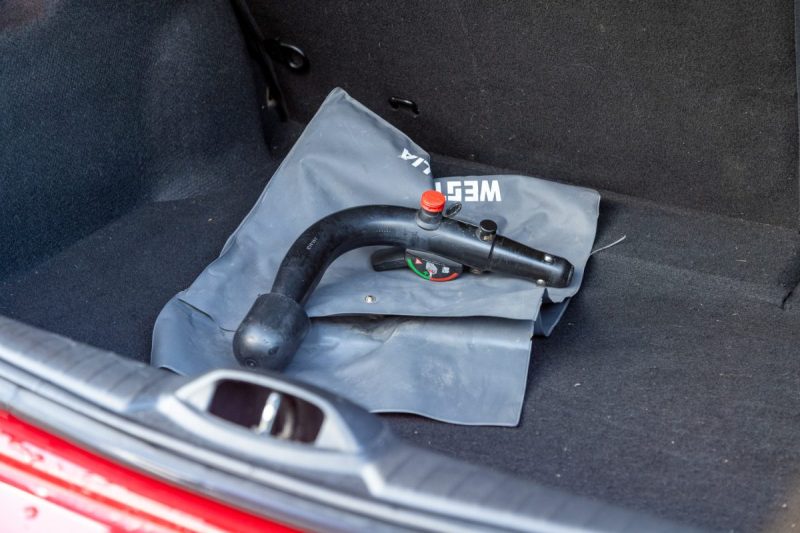 PEUGEOT 208 1.6 HDi 120cv GT Line ✨ Attelage - 6 vitesses - Car Play - Garantie 12 mois incluse