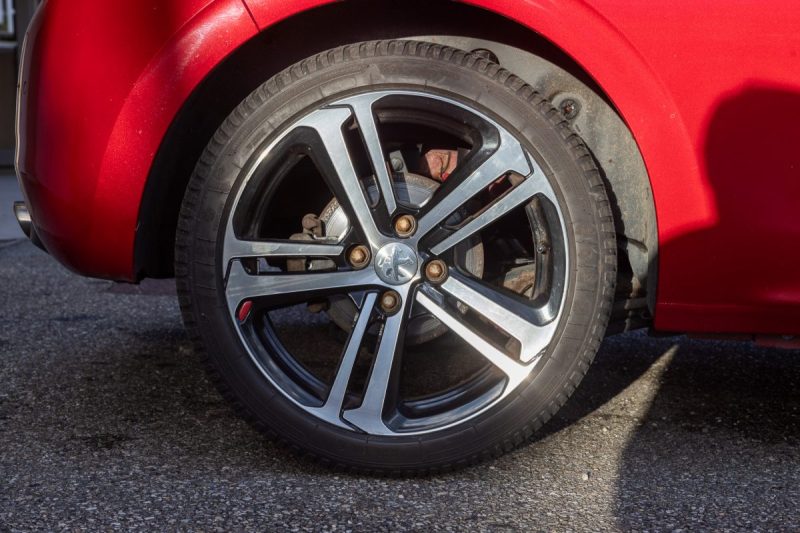 PEUGEOT 208 1.6 HDi 120cv GT Line ✨ Attelage - 6 vitesses - Car Play - Garantie 12 mois incluse