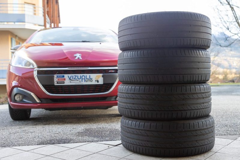 PEUGEOT 208 1.6 HDi 120cv GT Line ✨ Attelage - 6 vitesses - Car Play - Garantie 12 mois incluse