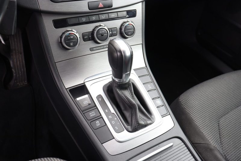 VOLKSWAGEN PASSAT VARIANT  2.0 TDI 140ch DSG BlueMotion Confortline