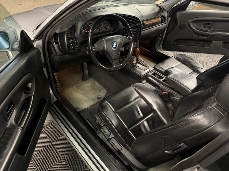 BMW SERIE 3 E36 COUPE 328 i 2.8 i 193 Cv BOITE AUTO CUIR TOIT OUVRANT ORIGINE FRANCE - Garantie 1 an