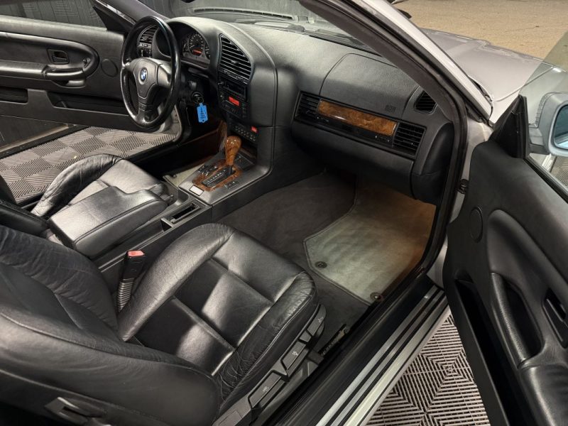 BMW SERIE 3 E36 COUPE 328 i 2.8 i 193 Cv BOITE AUTO CUIR TOIT OUVRANT ORIGINE FRANCE - Garantie 1 an
