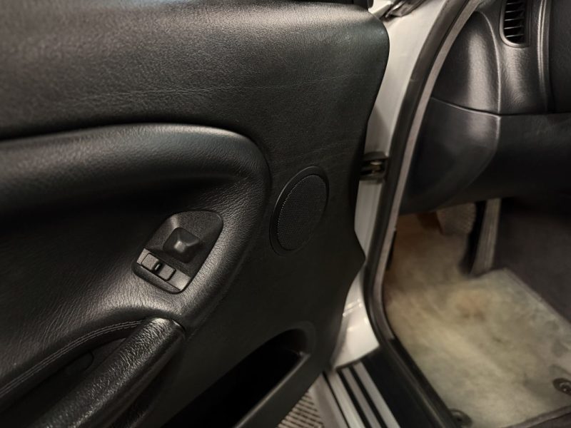 BMW SERIE 3 E36 COUPE 328 i 2.8 i 193 Cv BOITE AUTO CUIR TOIT OUVRANT ORIGINE FRANCE - Garantie 1 an
