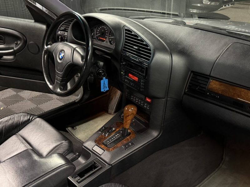 BMW SERIE 3 E36 COUPE 328 i 2.8 i 193 Cv BOITE AUTO CUIR TOIT OUVRANT ORIGINE FRANCE - Garantie 1 an