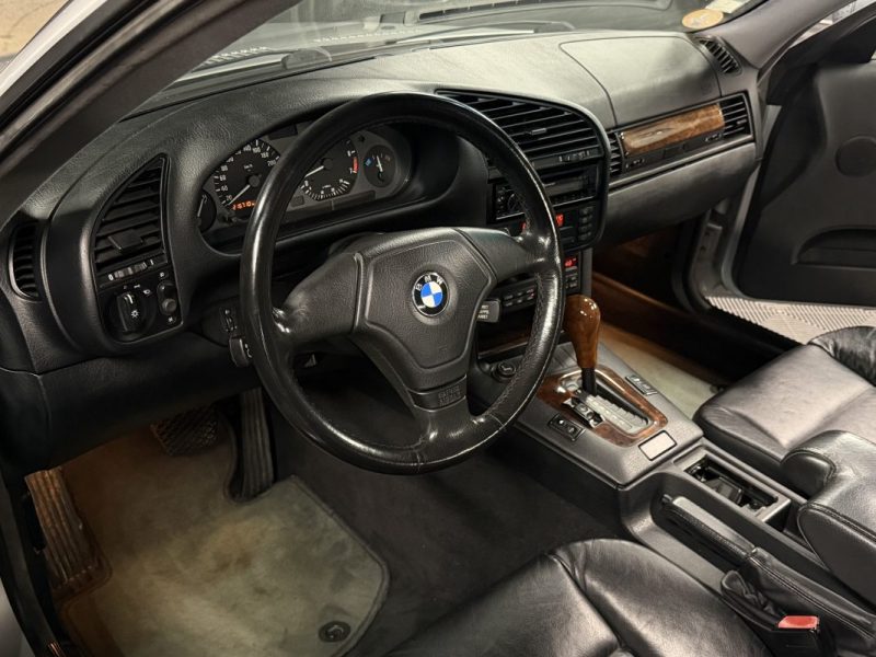 BMW SERIE 3 E36 COUPE 328 i 2.8 i 193 Cv BOITE AUTO CUIR TOIT OUVRANT ORIGINE FRANCE - Garantie 1 an