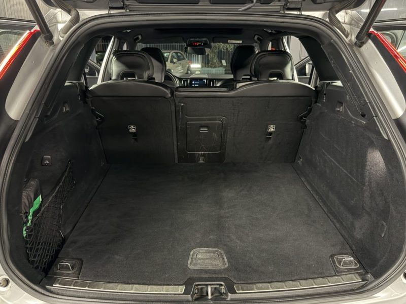 VOLVO XC60 II B4 R-DESIGN 2.0 TDi Mild Hybrid 197 Cv 4x4 BVA8 1ERE MAIN ATTELAGE - GARANTIE 1 AN