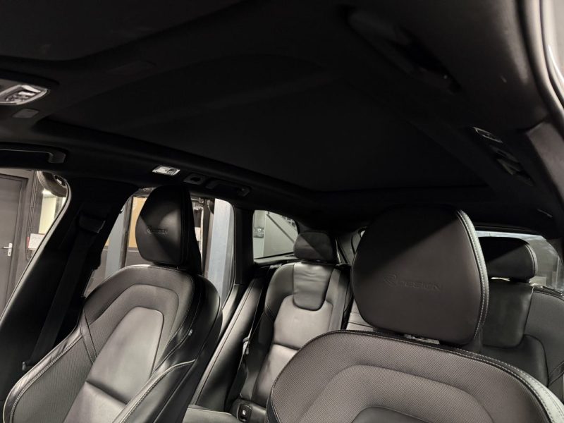 VOLVO XC60 II B4 R-DESIGN 2.0 TDi Mild Hybrid 197 Cv 4x4 BVA8 1ERE MAIN ATTELAGE - GARANTIE 1 AN