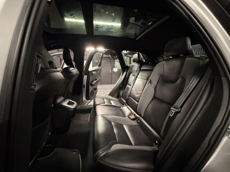 VOLVO XC60 II B4 R-DESIGN 2.0 TDi Mild Hybrid 197 Cv 4x4 BVA8 1ERE MAIN ATTELAGE - GARANTIE 1 AN