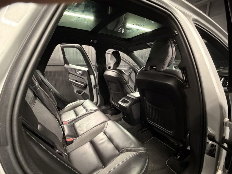 VOLVO XC60 II B4 R-DESIGN 2.0 TDi Mild Hybrid 197 Cv 4x4 BVA8 1ERE MAIN ATTELAGE - GARANTIE 1 AN