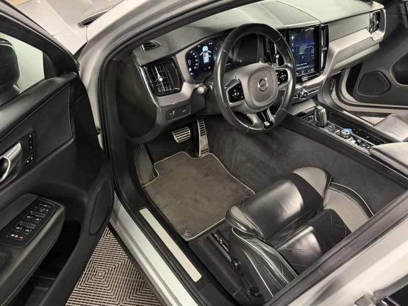 VOLVO XC60 II B4 R-DESIGN 2.0 TDi Mild Hybrid 197 Cv 4x4 BVA8 1ERE MAIN ATTELAGE - GARANTIE 1 AN