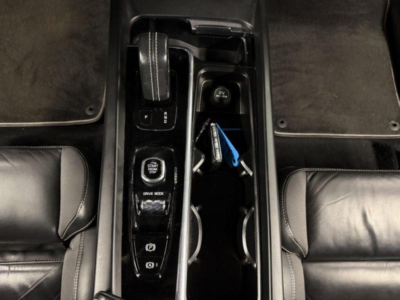 VOLVO XC60 II B4 R-DESIGN 2.0 TDi Mild Hybrid 197 Cv 4x4 BVA8 1ERE MAIN ATTELAGE - GARANTIE 1 AN