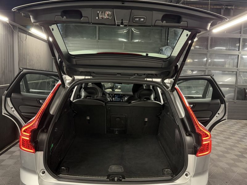 VOLVO XC60 II B4 R-DESIGN 2.0 TDi Mild Hybrid 197 Cv 4x4 BVA8 1ERE MAIN ATTELAGE - GARANTIE 1 AN