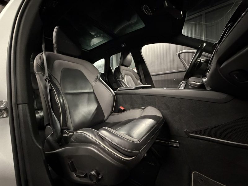 VOLVO XC60 II B4 R-DESIGN 2.0 TDi Mild Hybrid 197 Cv 4x4 BVA8 1ERE MAIN ATTELAGE - GARANTIE 1 AN