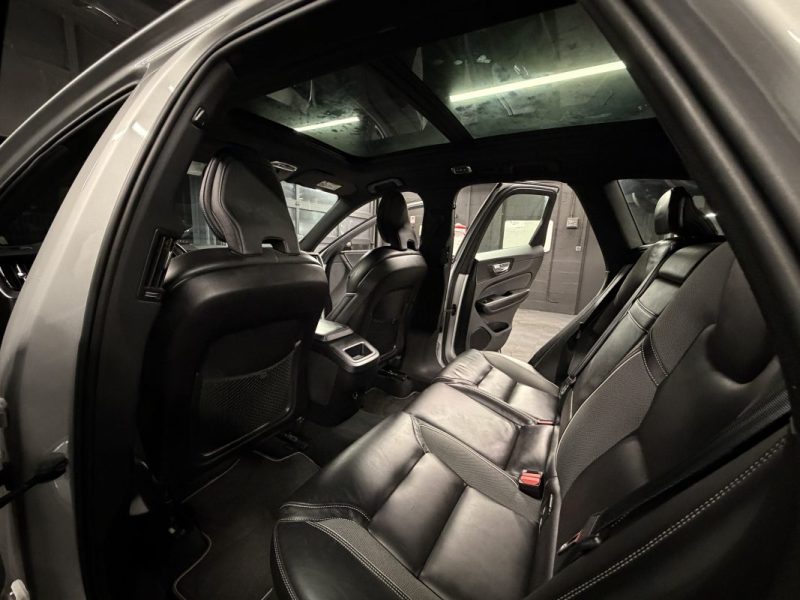 VOLVO XC60 II B4 R-DESIGN 2.0 TDi Mild Hybrid 197 Cv 4x4 BVA8 1ERE MAIN ATTELAGE - GARANTIE 1 AN