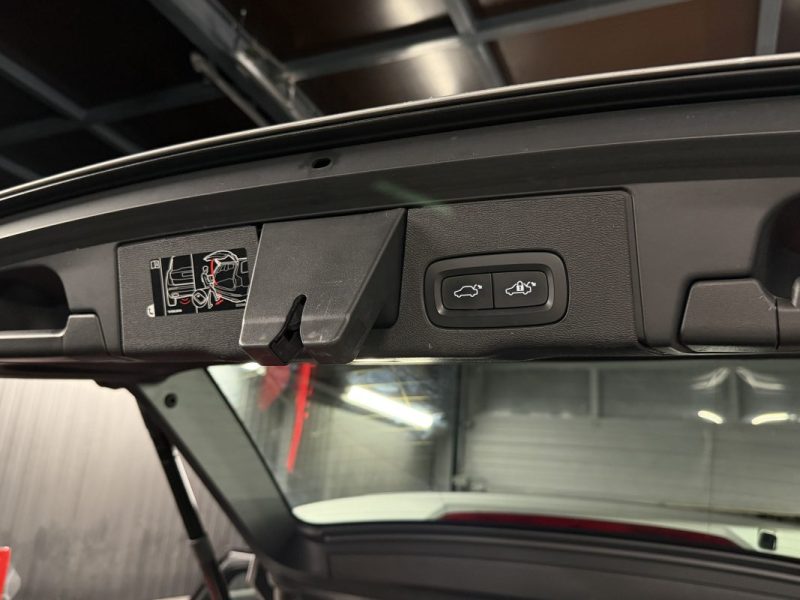 VOLVO XC60 II B4 R-DESIGN 2.0 TDi Mild Hybrid 197 Cv 4x4 BVA8 1ERE MAIN ATTELAGE - GARANTIE 1 AN