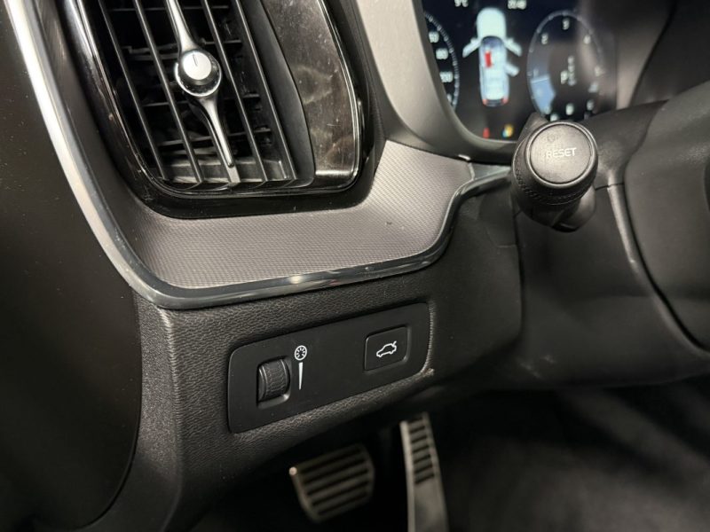 VOLVO XC60 II B4 R-DESIGN 2.0 TDi Mild Hybrid 197 Cv 4x4 BVA8 1ERE MAIN ATTELAGE - GARANTIE 1 AN