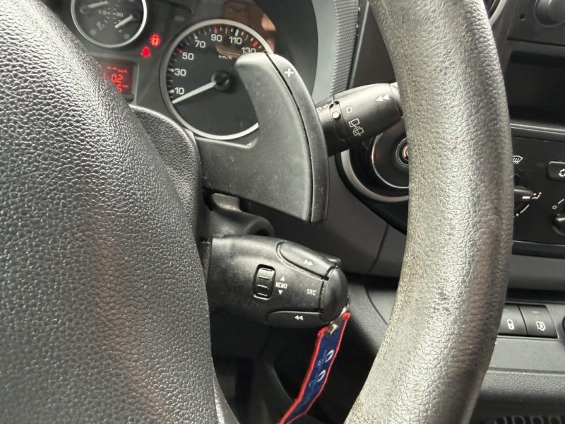 PEUGEOT PARTNER II 1.6 E HDI 90 Cv BOITE AUTOMATIQUE / 3 PLACES CRIT AIR 2 - GARANTIE 1 AN