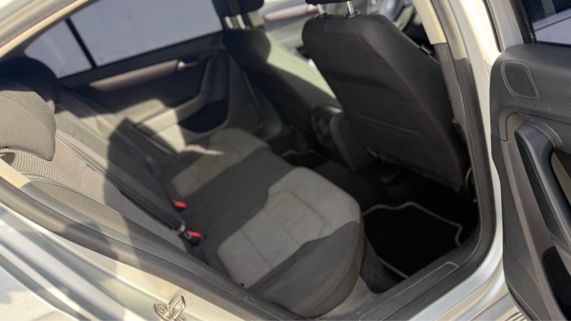 VOLKSWAGEN PASSAT 1.6 TDI 105 TRENDLINE BLUEMOTION TECHNOLOGY 2011