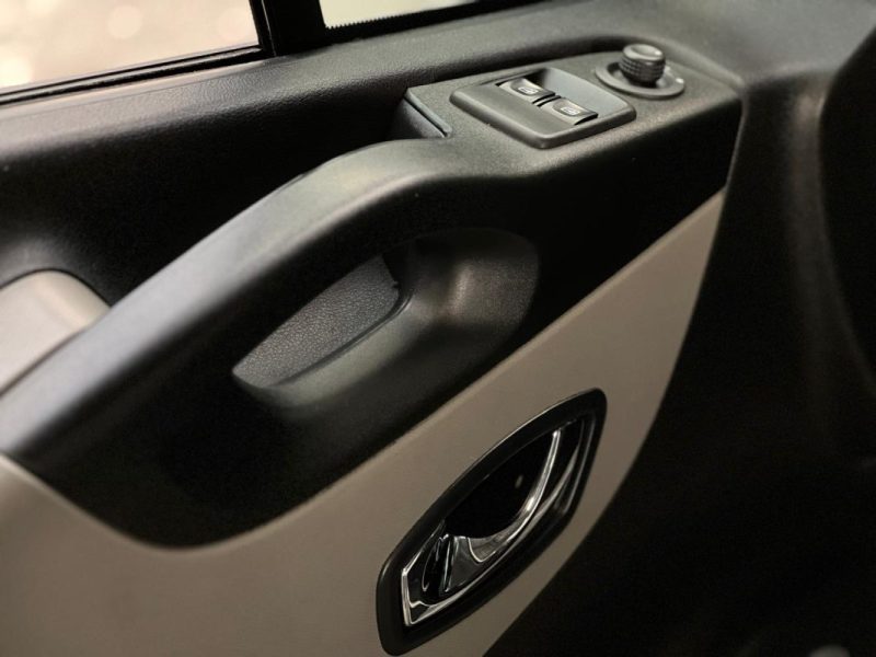 A PARTIR DE 253€/MOIS  NISSAN NV300 DCI 120CH N-CONNECTA 8 PLACE