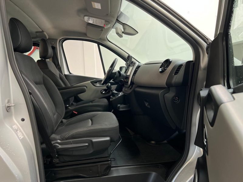 A PARTIR DE 253€/MOIS  NISSAN NV300 DCI 120CH N-CONNECTA 8 PLACE