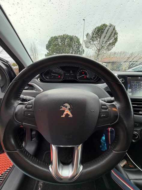 PEUGEOT 208 1.6 blueHDI 75 STYLE - 5 PORTES 