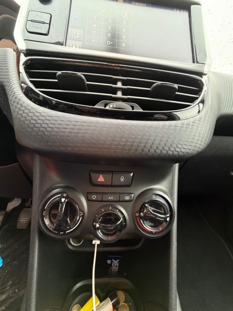 PEUGEOT 208 1.6 blueHDI 75 STYLE - 5 PORTES 