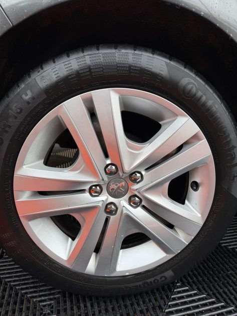 PEUGEOT 208 1.6 blueHDI 75 STYLE - 5 PORTES 