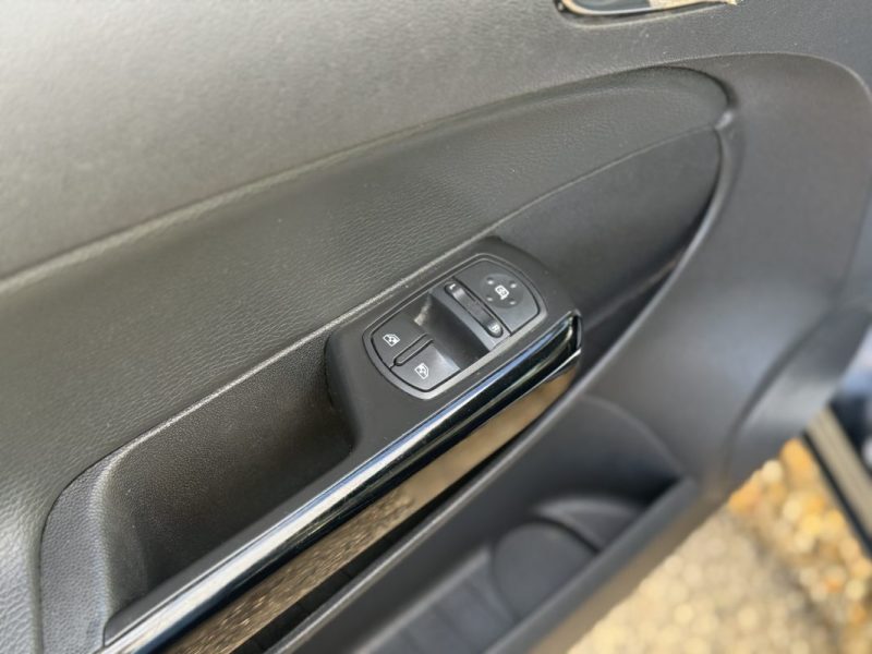 OPEL CORSA 1.2 TWINPORT 85ch ESSENTIA – Clim – Bluetooth – Révisée & Garantie 6 mois