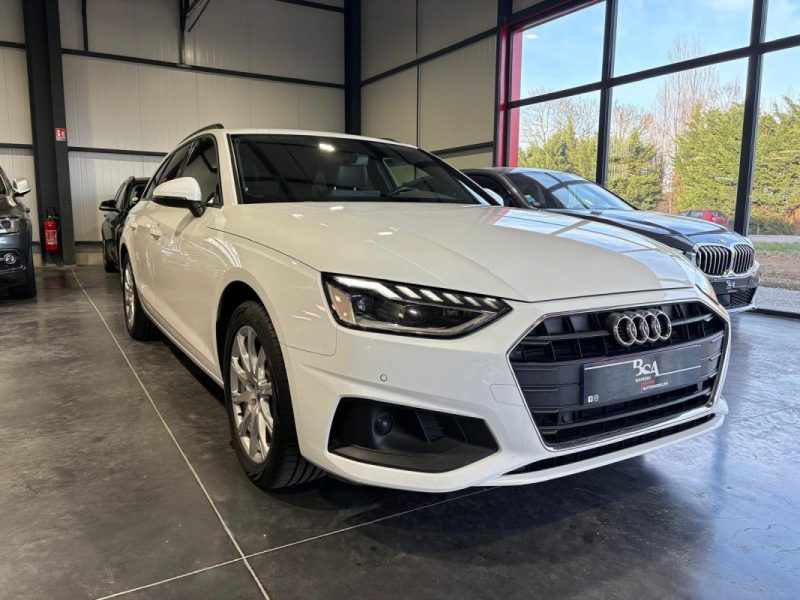 AUDI A4 AVANT  2022