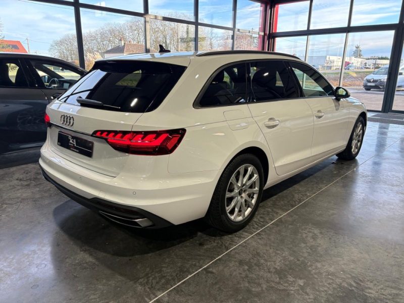 AUDI A4 AVANT  2022