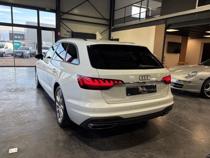 AUDI A4 AVANT  2022