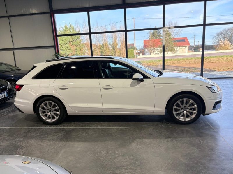 AUDI A4 AVANT  2022