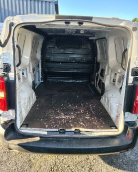 JUMPY FOURGON CLUB BLUEHDI 120 – TRÈS FAIBLE KM – PRÊT À TRAVAILLER