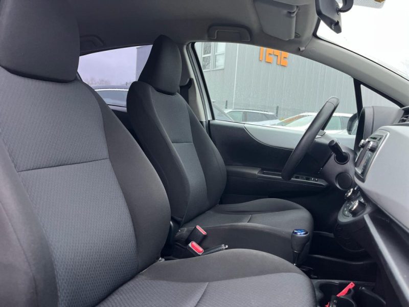 TOYOTA YARIS III 1.5 HYBRID 100h STYLE