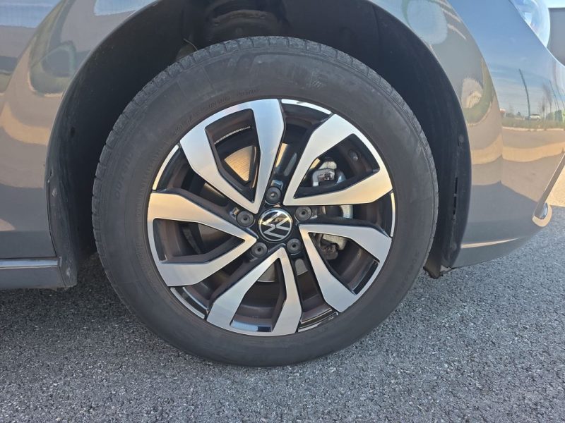VOLKSWAGEN GOLF 8 1.0 L e-TSI 110 ch 