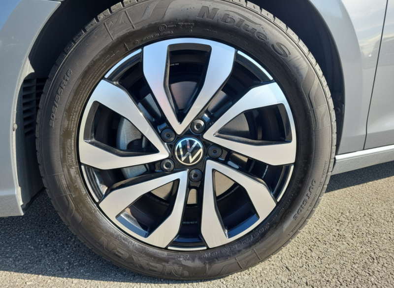 VOLKSWAGEN GOLF 8 1.0 L e-TSI 110 ch 